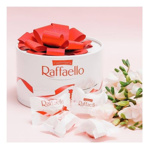 Конфеты вафельные Raffaello Тортик с цельным миндальным орехом в кокосовой обсыпке 200 г